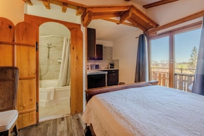 Junior-Suite, Balkon, Gartenblick