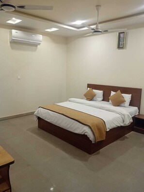 Room - HOTEL SHIVALIKA (Jaipur)