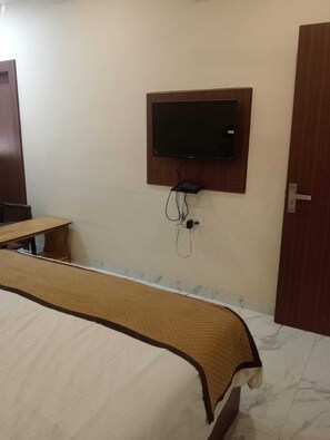 Deluxe Double Room - HOTEL SHIVALIKA (Jaipur)