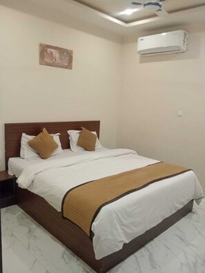 Room - HOTEL SHIVALIKA (Jaipur)