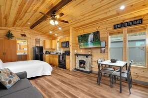 Interior - Mt Lemmon Hotel - Cabin 2, Pet Friendly (Summerhaven)