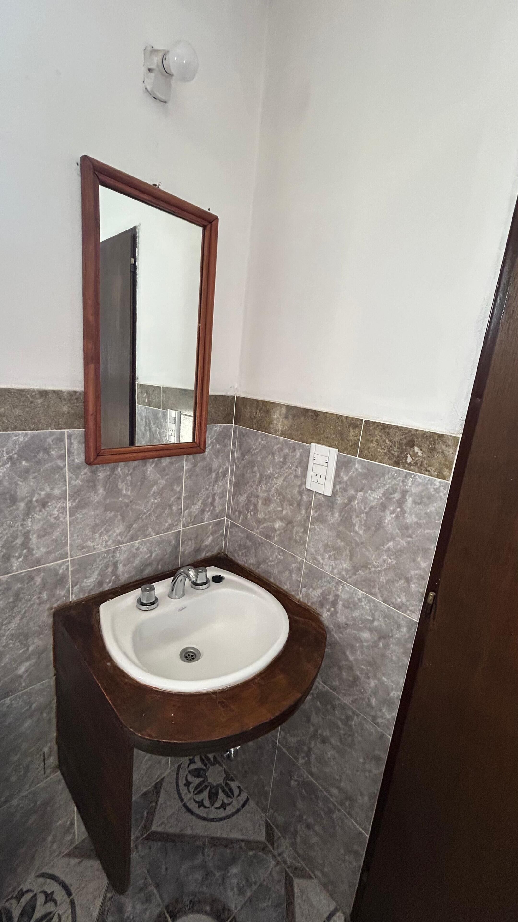 Economy Double or Twin Room, Mountain View | Bathroom