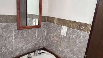 Economy Double or Twin Room, Mountain View | Bathroom