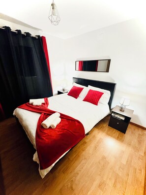 2 chambres, fer et planche à repasser, Wi-Fi, draps fournis