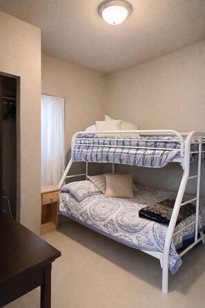 3 bedrooms, WiFi, bed sheets