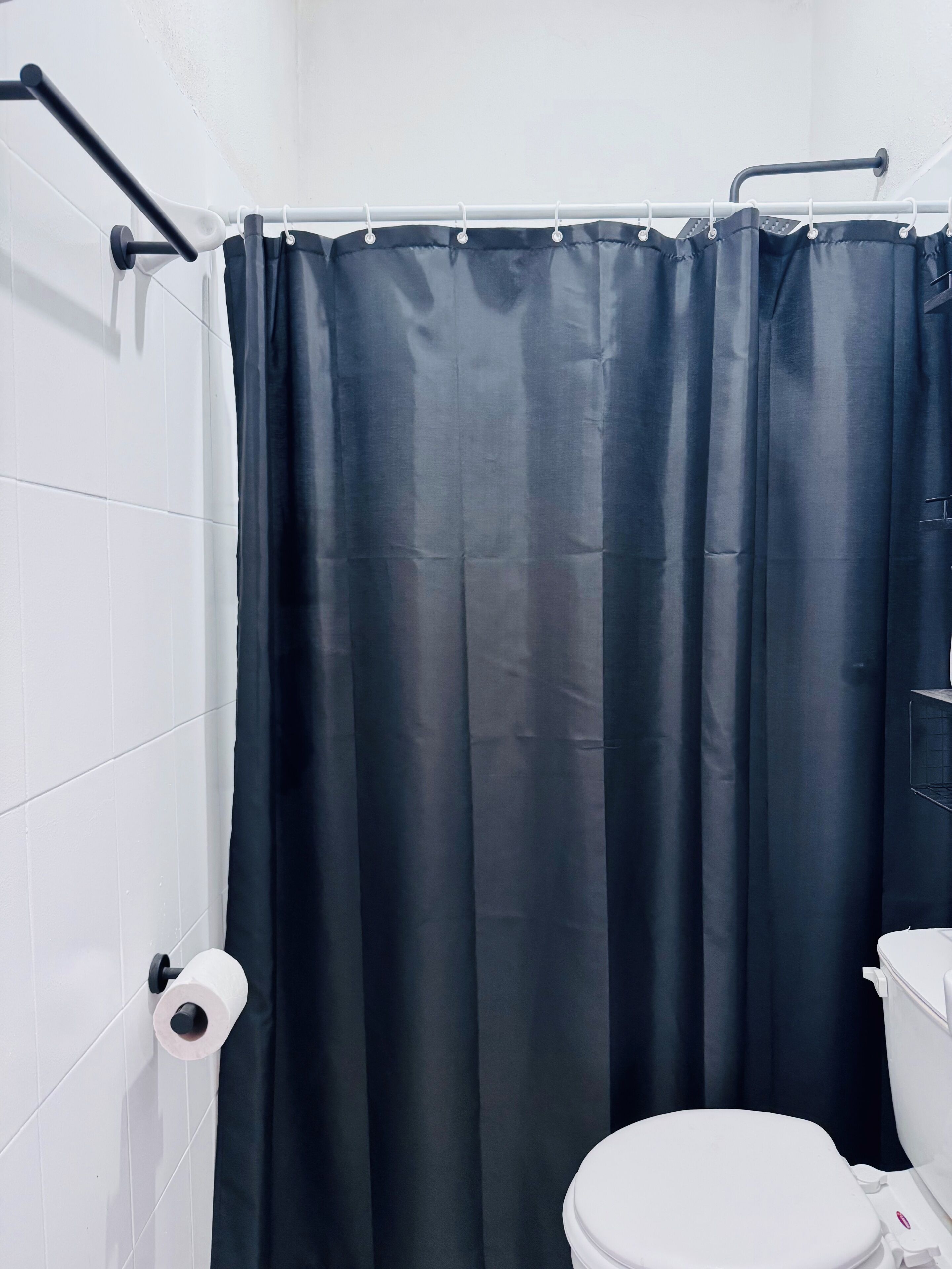 Serviettes fournies, savon, papier de toilette