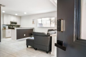 Interior - North Hyde Park 1 bed/1 bath private residence (Tampa)