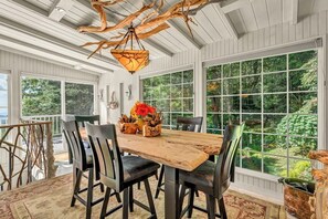 Dining - 'Amongst the Clouds,' a one-of-a-kind retreat. (Blowing Rock)