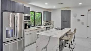 Comfort Villa | Private kitchen