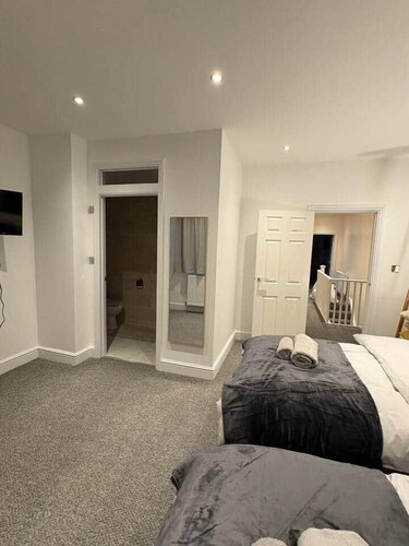 Spacious John York House w/Parking