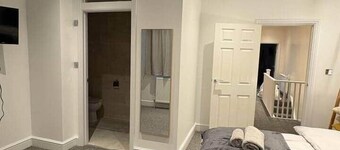 Spacious John York House w/Parking