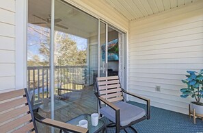 Terrace/patio - Fairways and Flipflops - Myrtle Beach escape! (Myrtle Beach)
