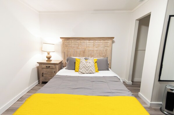 Room - Quiet Retreat in the Tree Streets! (Johnson City)