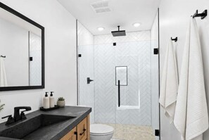 Cabin Cao cấp | Phòng tắm | Buồng tắm vòi sen, đồ dùng nhà tắm miễn phí, máy sấy tóc, khăn tắm 