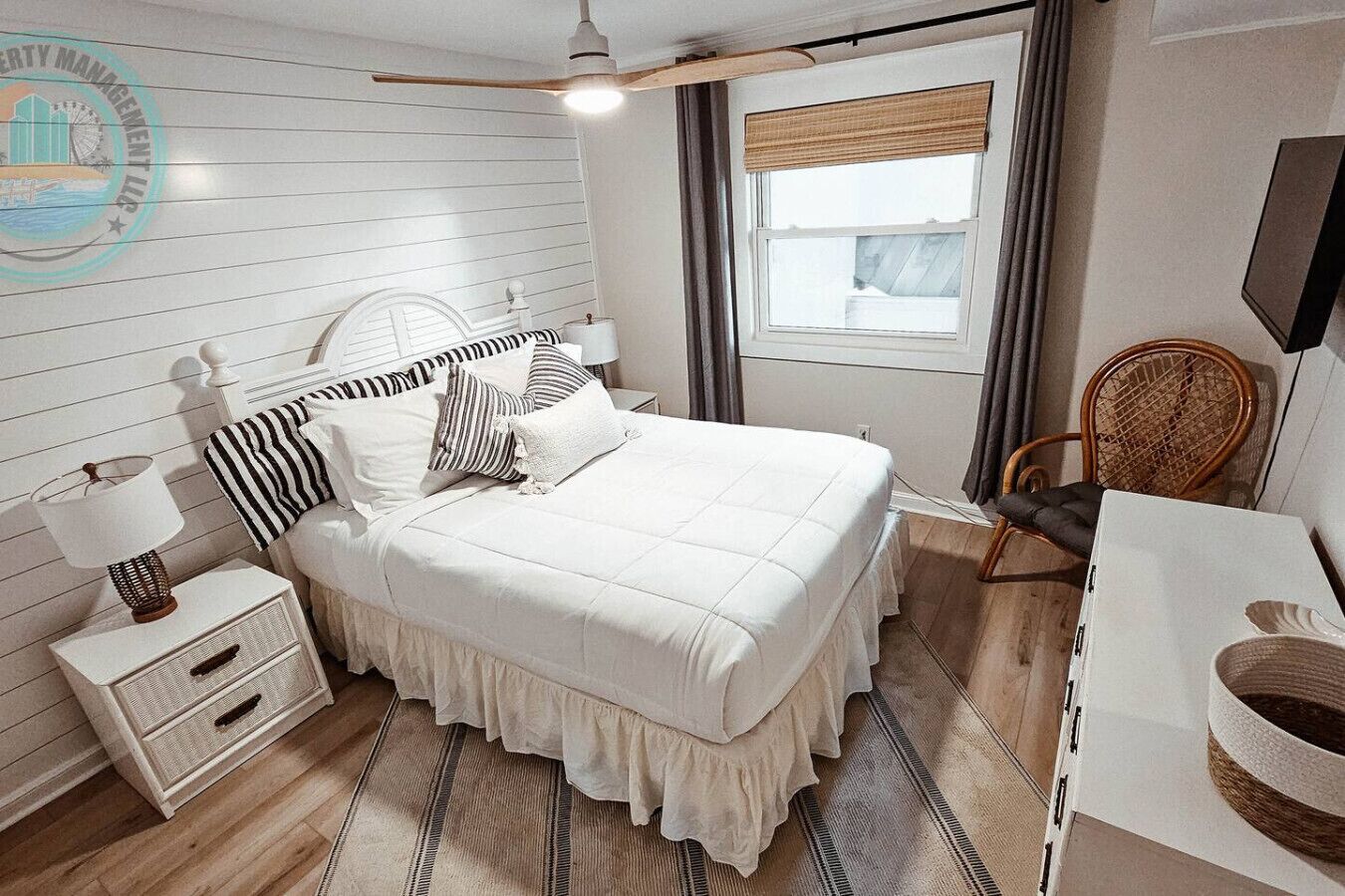 2 bedrooms, desk, iron/ironing board, WiFi