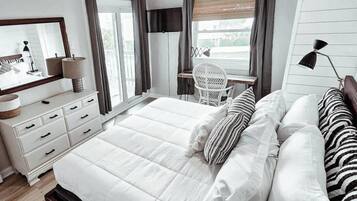 2 bedrooms, desk, iron/ironing board, WiFi