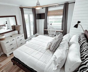 2 bedrooms, desk, iron/ironing board, WiFi - Beachfront Ocean View Coastal Escape Murrels Inlet (Murrells Inlet)