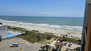 Beach nearby - Renovated Oceanview King Unit – 8th Floor, Landmark Resort (Myrtle Beach)