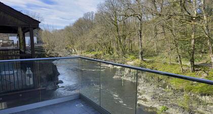 Beautiful River view with Sauna