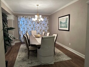 Dining - FIFA World Cup Stay – 80 Miles from Houston Luxury Furnished Home, Pool (Beaumont)