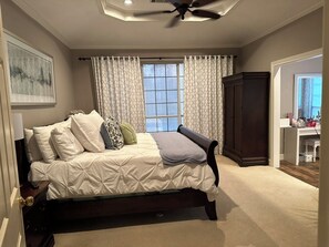 Room - FIFA World Cup Stay – 80 Miles from Houston Luxury Furnished Home, Pool (Beaumont)