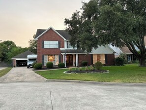 Exterior - FIFA World Cup Stay – 80 Miles from Houston Luxury Furnished Home, Pool (Beaumont)