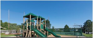 Children’s area - Cozy 2-bedroom apartment in serene Branson with AC and gym (Branson)