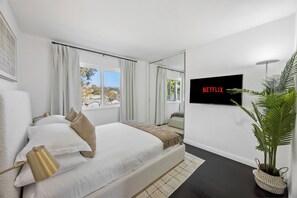 Room - The Charming Poolside Paradise (Mission Viejo)