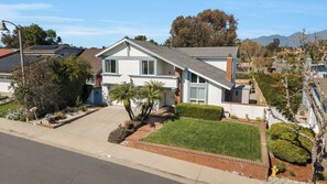 Exterior - The Charming Poolside Paradise (Mission Viejo)