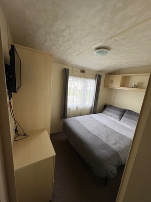 Room - Cabin Sleeps 8 With Indoor Pool (Skegness)