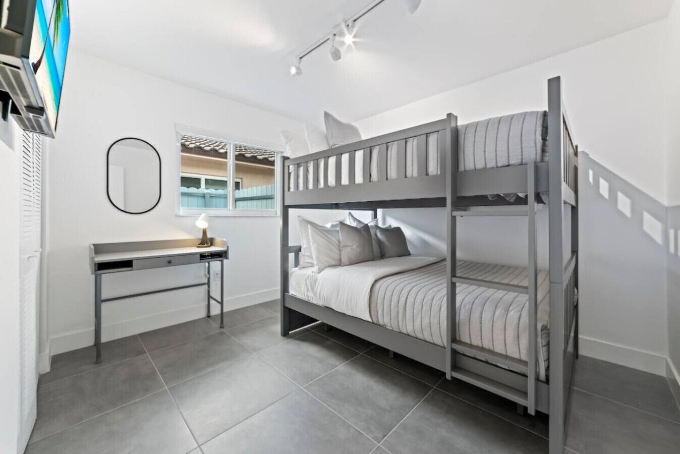 3 bedrooms, desk, iron/ironing board, WiFi