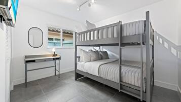 3 bedrooms, desk, iron/ironing board, WiFi