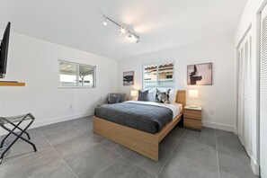 3 habitaciones, escritorio, tabla de planchar con plancha y wifi 