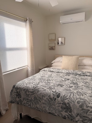 Room - Serene Waterfront 2-bedrm in New Bight, Gazebo and Kayak, near Alvernia food. (Freetown Settlement)