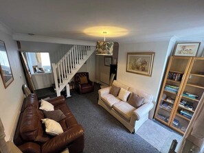 Living area - Charress House, 5/6 Bedrooms, 9 beds, 3 bathrooms Contractors/Friends/Families. (Whitwell)