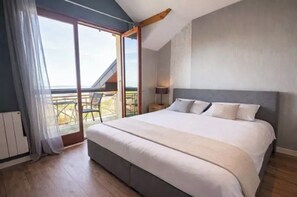 3 bedrooms, iron/ironing board, WiFi, bed sheets - Magnificent apartment in Evian Splendid view of Lake Leman (Neuvecelle)