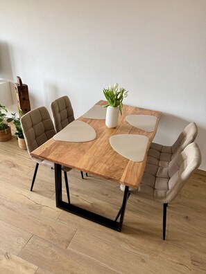 Dining - Vrbo Property (Karlshausen)