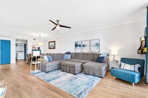 Smart TV, video games - Beachfront, 3 Pools, Sunset Views (Orange Beach)