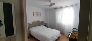 Iron/ironing board, Internet, bed sheets - Beach Apartment near Valencia (Castellon)