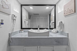 Deluxe Apartment, Sea View | Bathroom - Sun Scape by Monyxbnb (Puerto Vallarta)