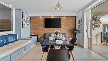 Apartment | Dining