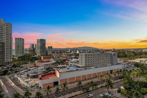 A hotel with multiple buildings, a parking area, and palm trees. - Sun Scape by Monyxbnb (Puerto Vallarta)