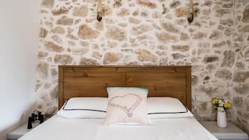 2 bedrooms, iron/ironing board, bed sheets