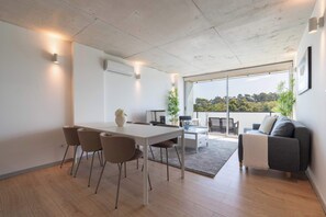 Interior - Elegant Flat with Pool and Garage by HostWise (Vila Nova de Gaia)