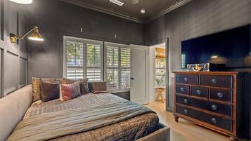 3 bedrooms, desk, free WiFi, bed sheets
