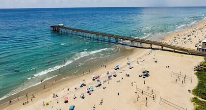 Deerfield Beach Gem: 1BR Condo Steps from the Sand + Pool