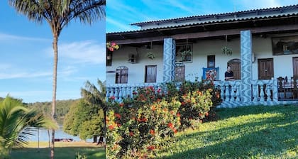 Guesthouse facing Silves, 5 minutes from the bus terminal, with river access.