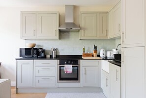 Private kitchen - Gorgeous 1BDR Flat in the Heart of Clapham (Greater London)