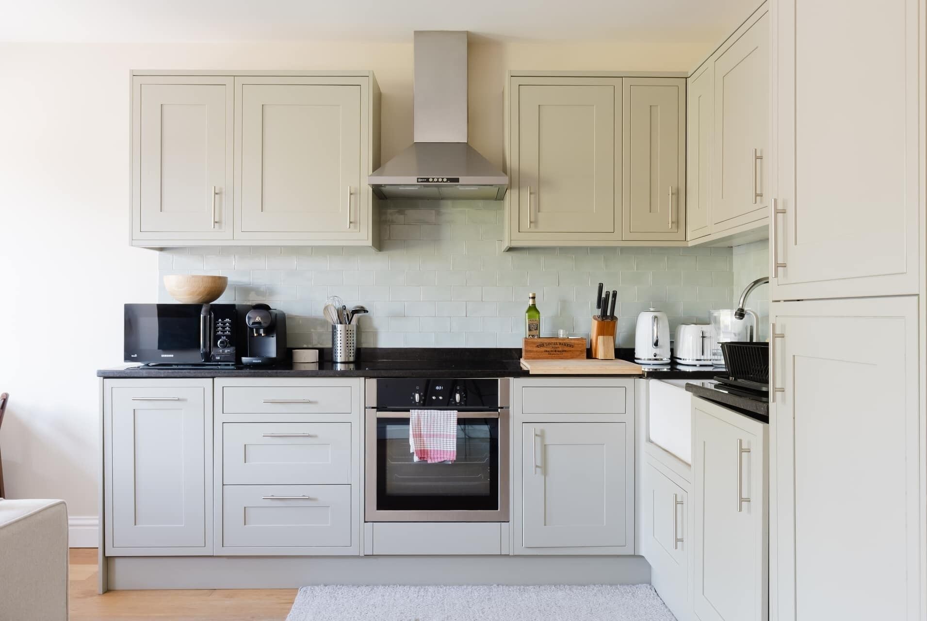 Coffee/tea maker, fridge, microwave, oven