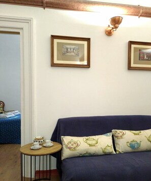 Interior - Tourist apartment 2 minutes walk from the Colosseum: Teatime al Colosseo (Roma)